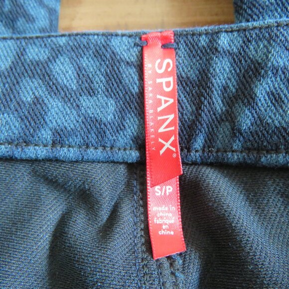SPANX Jean-ish Slimming Ankle Leggings in Blue Denim Leopard Print - Size S - Picture 11 of 12